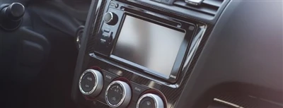 Hva bør jeg være oppmerksom på når jeg monterer bilstereo?